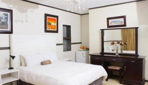 Apartment with Pool View 