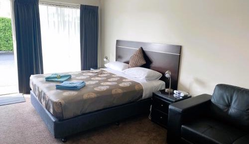 Deluxe Queen Room