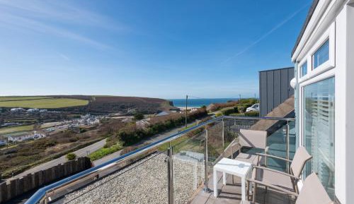 One-Bedroom Apartment with Sea View  - No Dogs