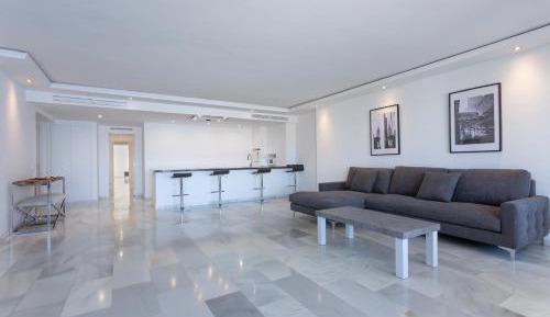 Deluxe Three-Bedroom Apartment with City View