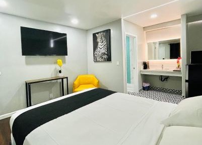 Standard Queen Room