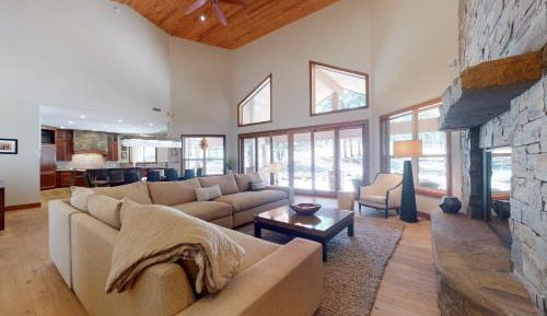 Five Bedroom Holiday Home