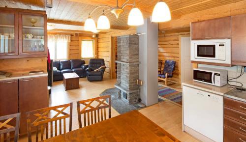 Three-Bedroom Cottage with Sauna - B