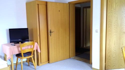 Economy Triple Room