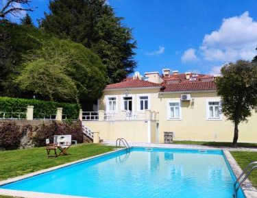 Queen Room with Pool View