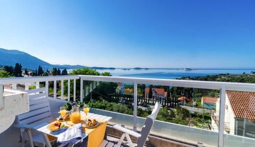 Two-Bedroom Apartment with Balcony and Sea View