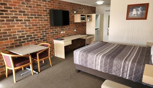 Standard Queen Room