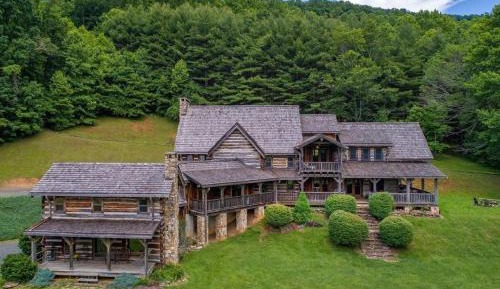 Five-Bedroom Holiday Home