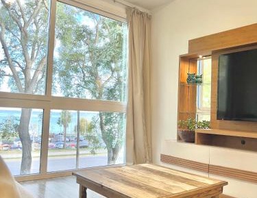 Apartment with Lake View