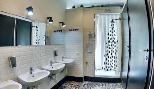 Standard Twin Room with Shared Bathroom