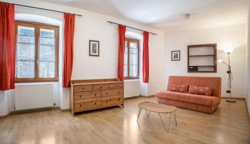 Superior One-Bedroom Apartment