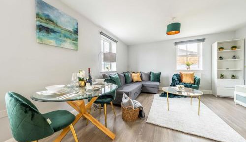 Deluxe One-Bedroom Apartment