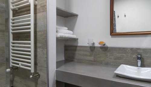 Apartment with Mountain View