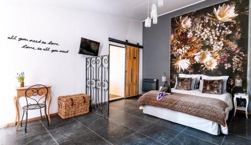 Suite with Garden View