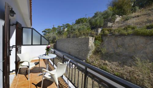 Double or Twin Room with Mountain View