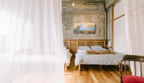2 Double Beds with Shared Bathroom