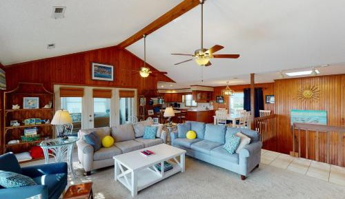 Six Bedroom Holiday Home