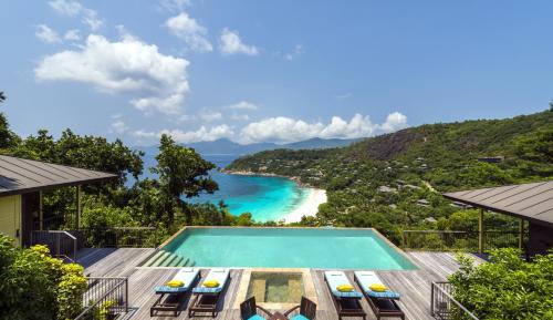 Two Bedroom Hilltop Suite Ocean View one king bed and two queen beds