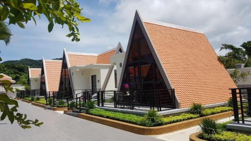One Bedroom Bungalow with Pool & Garden View