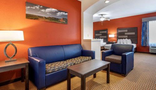 Queen Suite with Sofa Bed and Roll-In Shower - Disability Access/Non-Smoking