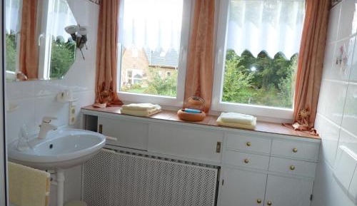 Twin Room with Private External Bathroom