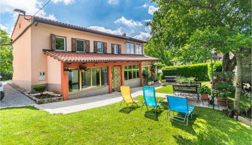 Three-Bedroom Holiday Home 