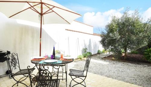 Holiday Home (9 Adults)