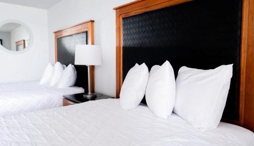 Deluxe Double Room with Side Sea View
