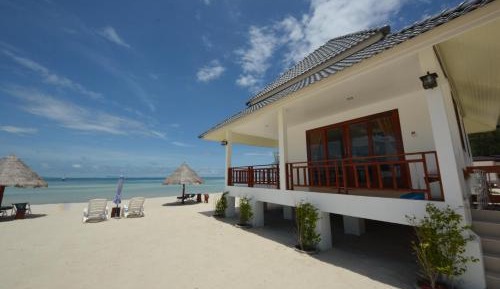 Grand Deluxe Beach Front Villa