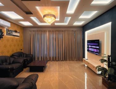 Deluxe Queen Suite