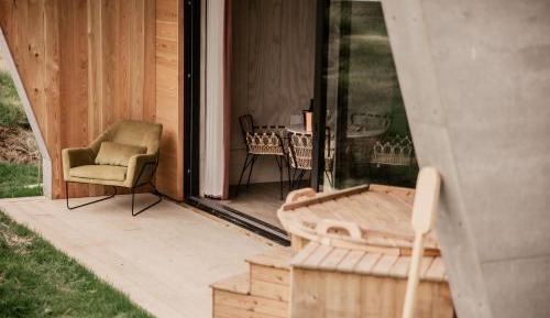 Ultimate Garden Room with Hot Tub