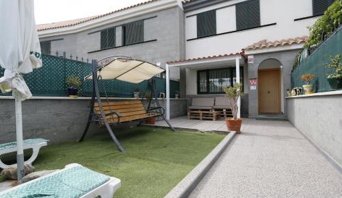 Villa with Garden View