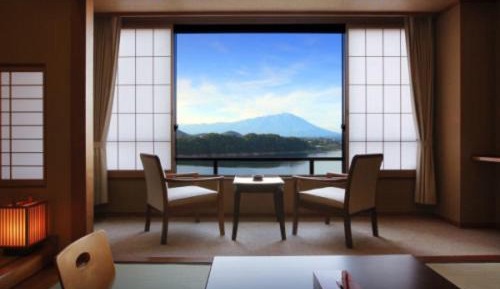 Japanese-Style Room with Lake View