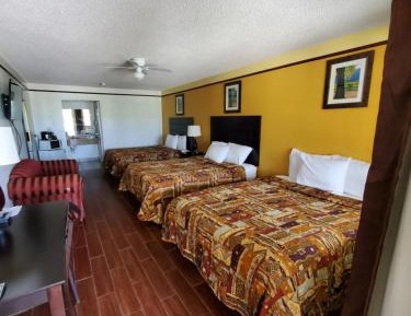 Queen Room with Three Queen Beds