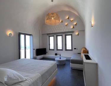 Deluxe Suite with Outdoor Hot Tub and Sunset View