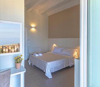 Triple Room with Sea View