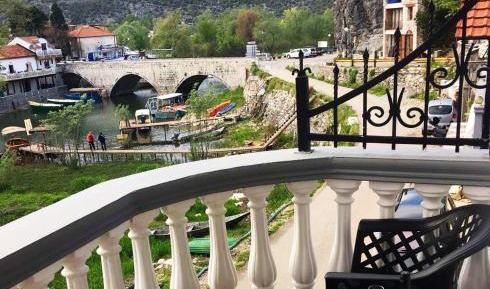 Studio with Balcony and Lake View