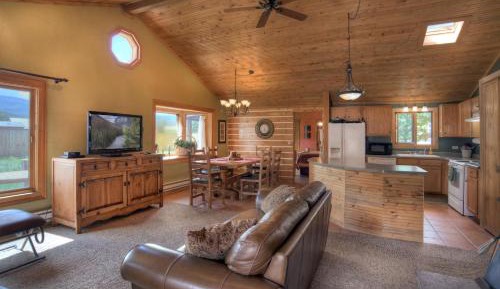 Three-Bedroom Holiday Home 