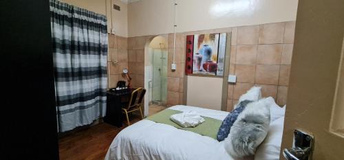 Double or Twin Room with Private Bathroom