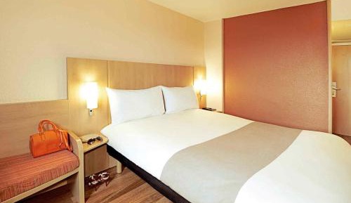 Room for 1 to 2 people