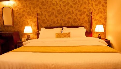 Deluxe King Suite