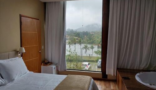 Suite with Lake View