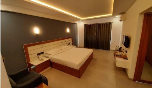 Deluxe Double Room (2 Adults + 1 Child)