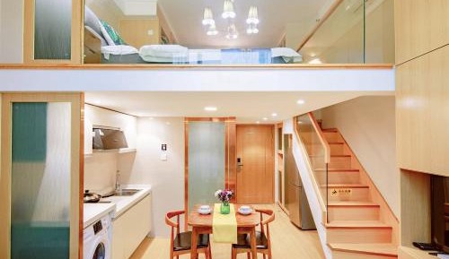 Sunshine Loft King Room