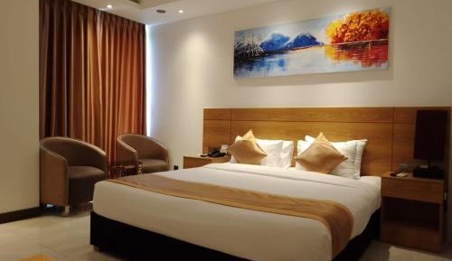 Deluxe Double Room (2 Adults + 1 Child)