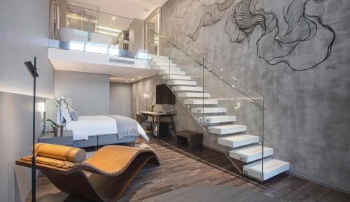 Suite with Hot Tub at the deck