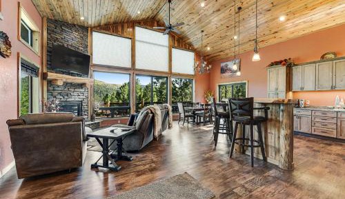 Five Bedroom Holiday Home