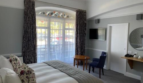 Super king or twin with partial sea view