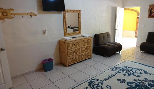 Deluxe Queen Suite