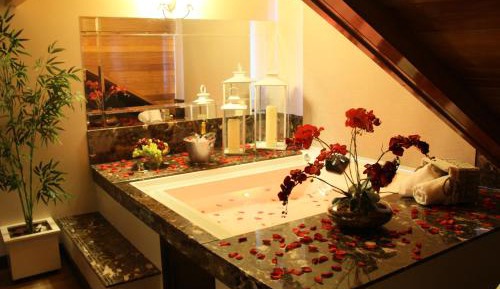 Master Suite with Spa Bath